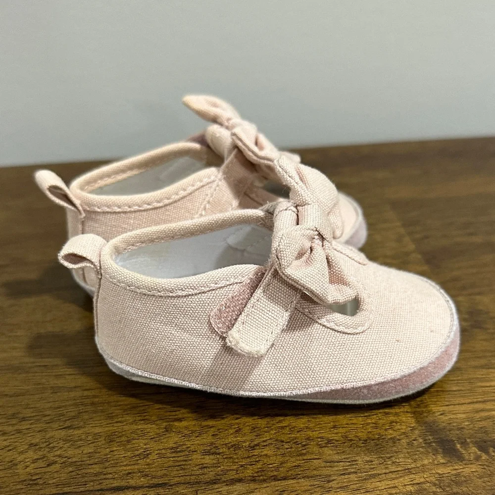 Carter’s Charming Bow Baby Walker Shoes in Soft Pink size 3-6 months